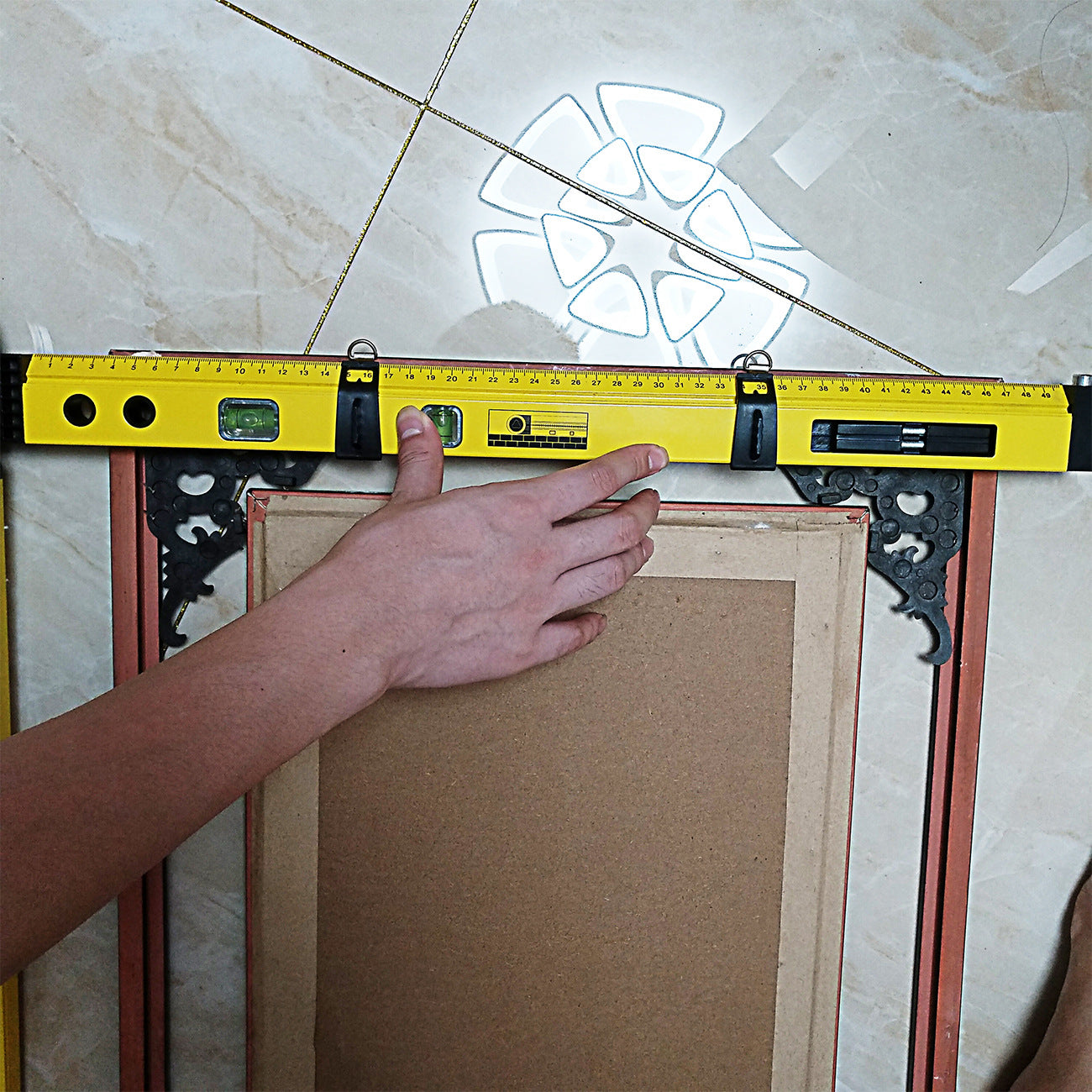 Hanging Picture Horizontal Positioning Tool